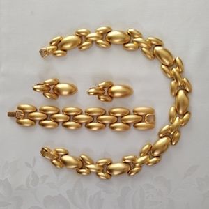 Givenchy vintage necklace set. 16".